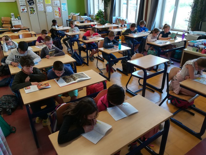 Saint Joseph école fondamentale maternelle primaire tout le monde lit 1